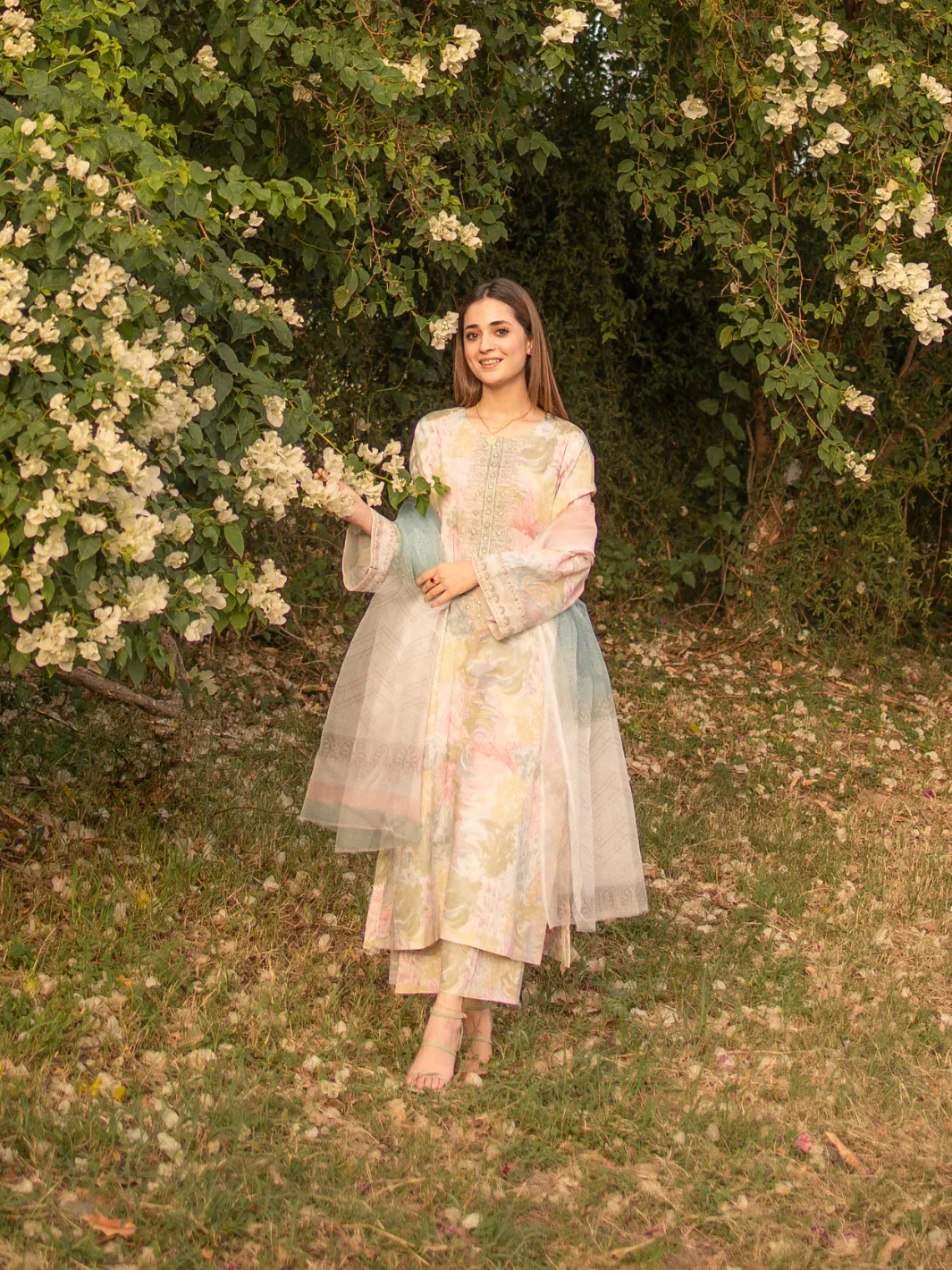 Hania Amir - Pink Blush