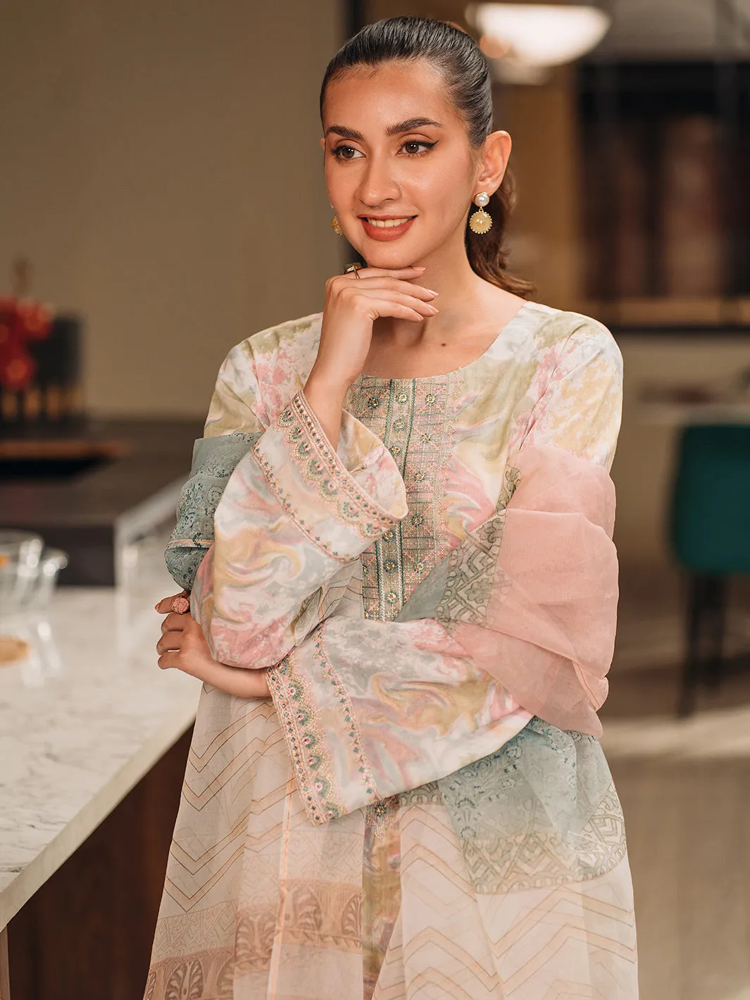 Hania Amir - Pink Blush