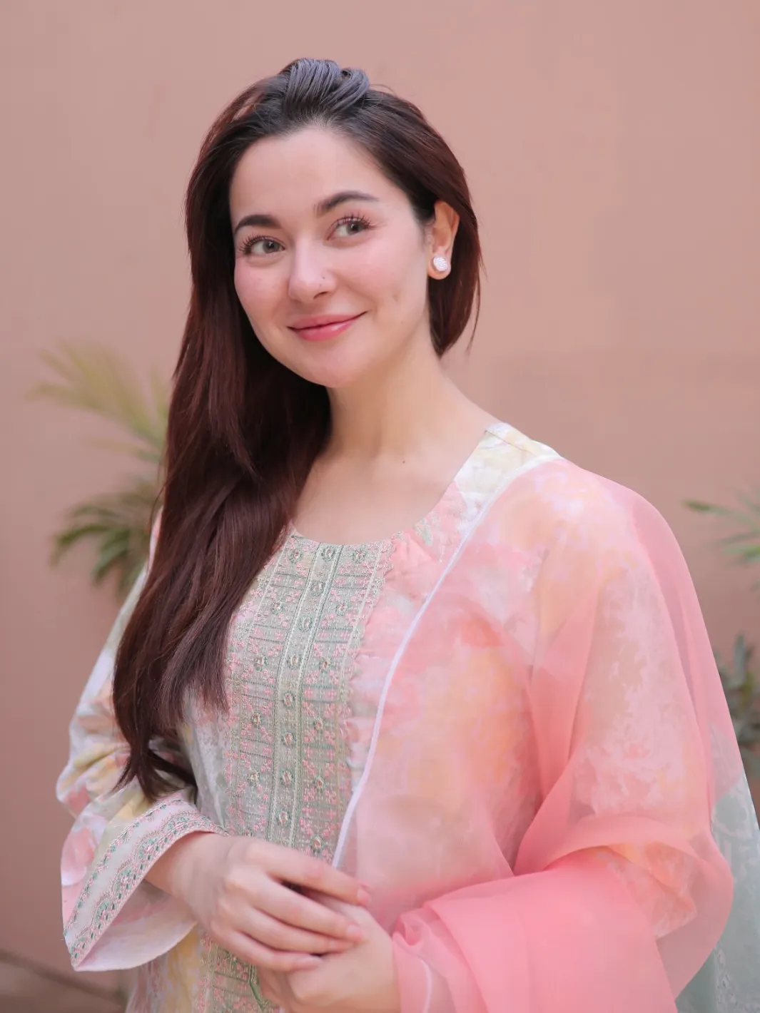 Hania Amir - Pink Blush