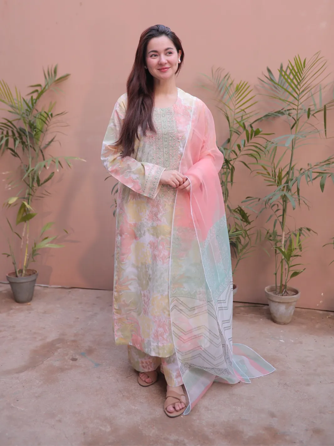 Hania Amir - Pink Blush