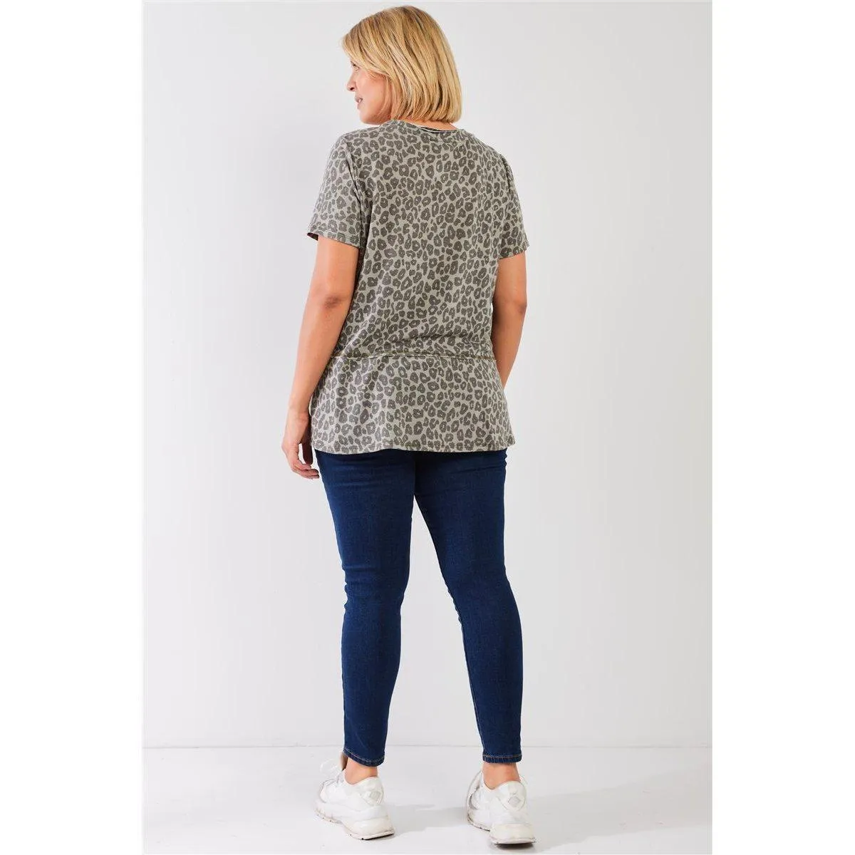 Plus Sage Washed Effect Leopard Print Short Sleeve Round Neck Raw Hem & Exposed Stitching Trim Relaxed Top