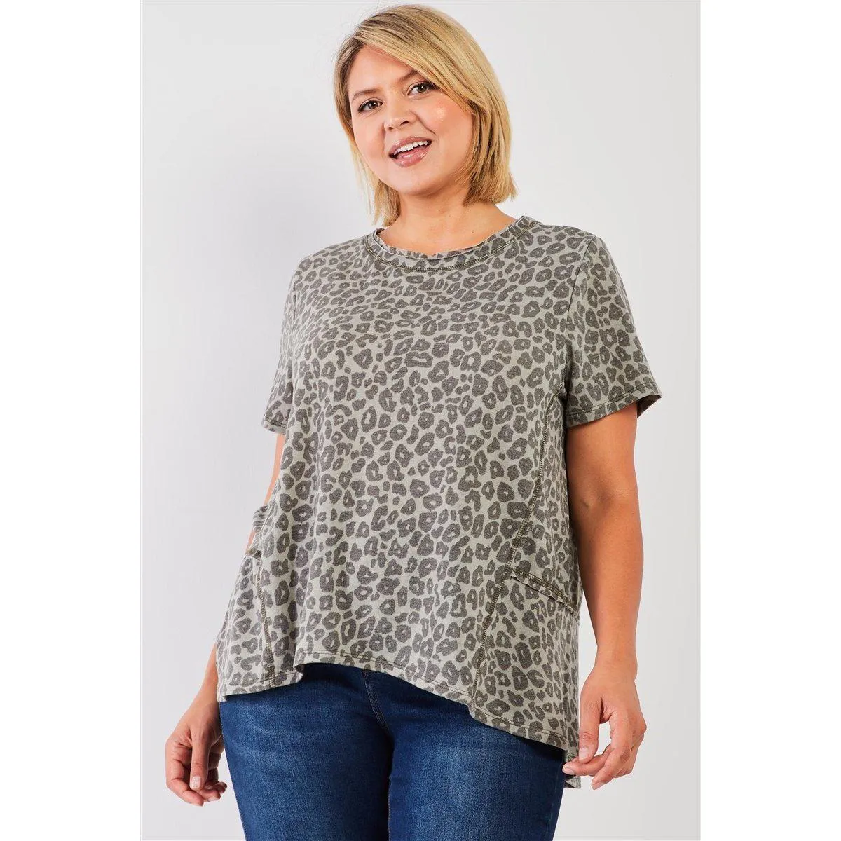 Plus Sage Washed Effect Leopard Print Short Sleeve Round Neck Raw Hem & Exposed Stitching Trim Relaxed Top